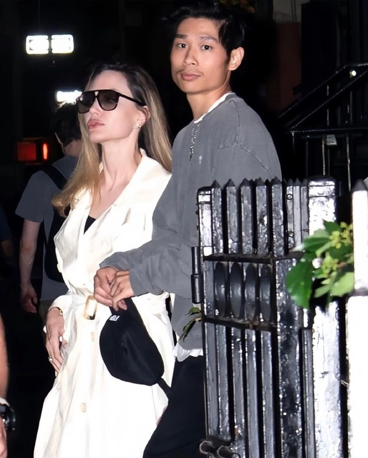 Angelina Jolie - Ảnh 10.