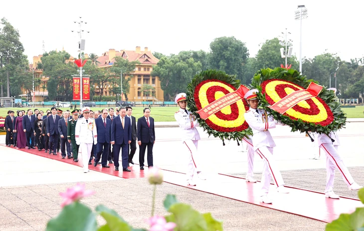 Lãnh đạo Đảng, Nhà nước vào lăng viếng Chủ tịch Hồ Chí Minh - Ảnh 2.