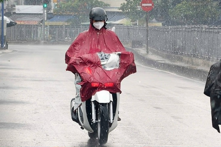 Nam Bộ và TP.HCM có mưa sau nhiều ngày nắng ‘đổ lửa’ - Ảnh 3.