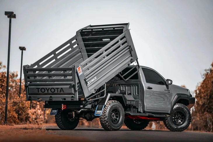 Toyota Hilux - Ảnh 28.