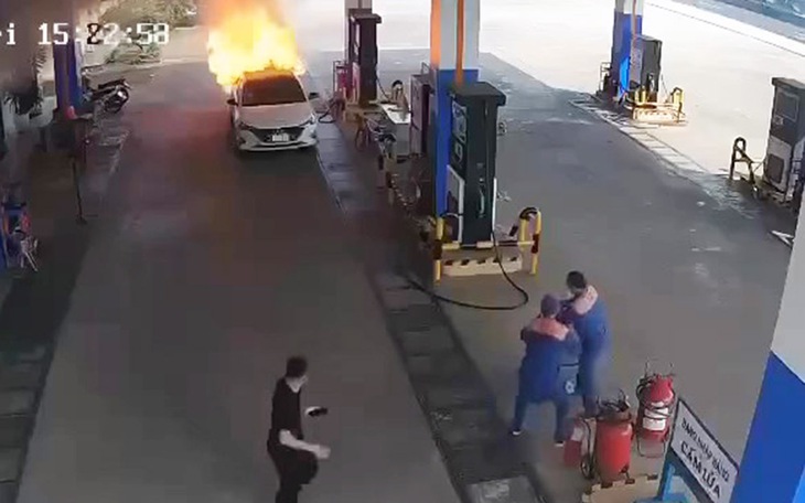 Cháy lớn thiêu rụi nhiều cửa hàng và nhà dân - Ảnh 6.