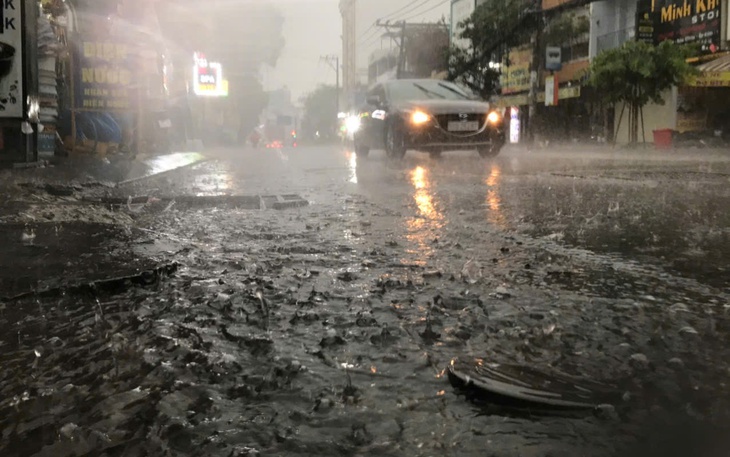Ngày cuối kỳ nghỉ lễ, các tỉnh miền Bắc đón không khí lạnh, có nơi mưa to - Ảnh 3.