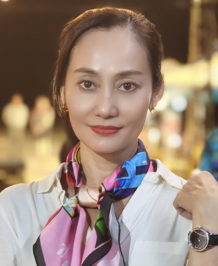 NSƯT Hạnh Thúy: ‘Nhiều nghệ sĩ luôn có vài viên xanh, hồng để thể hiện đẳng cấp, sành điệu' - Ảnh 3.