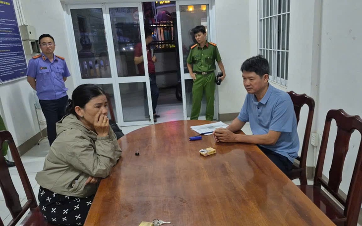 Nuôi nhốt chim công lục quý hiếm, người đàn ông tại TP.HCM bị khởi tố - Ảnh 4.