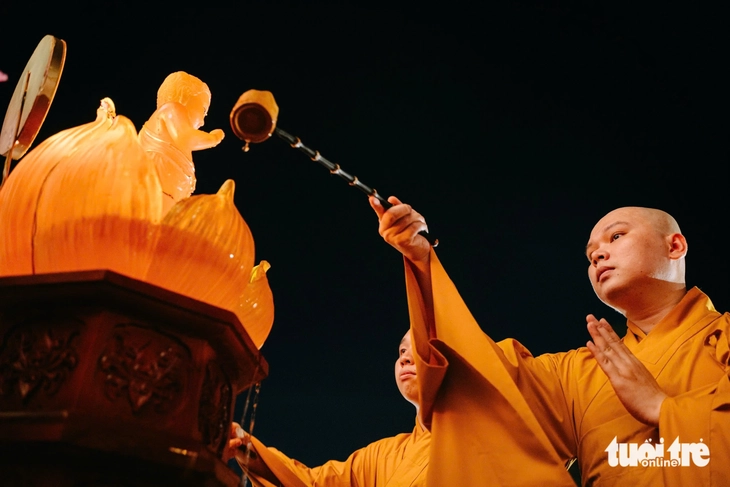 tắm Phật - Ảnh 2.