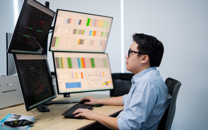 Chứng khoán sáng 20-5 đỏ rực, VN-Index bay hơn 30 điểm - Ảnh 2.