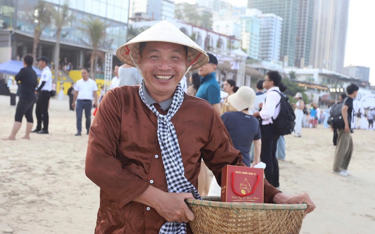Biển người vây kín công viên biển Đà Nẵng thưởng thức ẩm thực Lễ hội Food Tour - Ảnh 4.