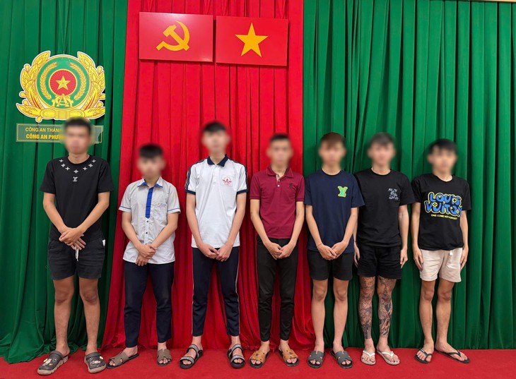 Đồng Nai: Tạm giữ 7 nghi can cầm dao, ghế rượt đuổi nhau trên đường gây náo loạn - Ảnh 2.