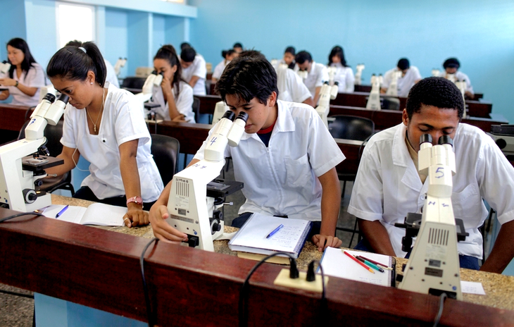 Cuba cho vào đại học không cần thi tuyển - Ảnh 1.