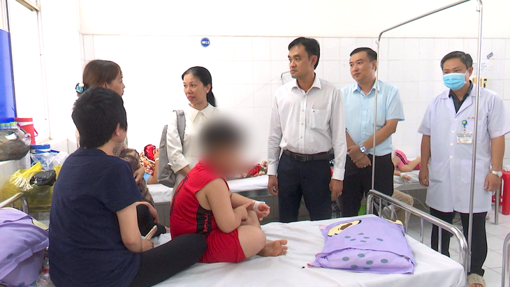  56 học sinh nhập viện - Ảnh 1.