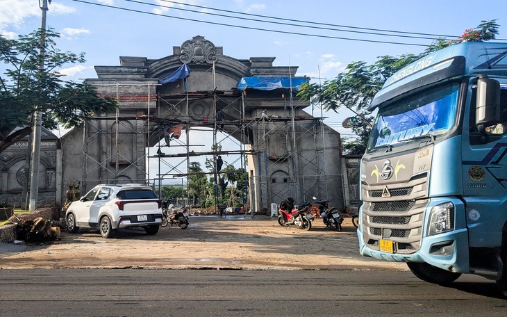 Vụ xây cổng hoành tráng lấn đất đường bộ tại Gia Lai: vi phạm đã kéo dài nhiều năm - Ảnh 5.