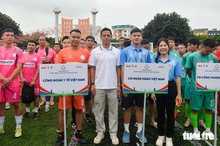 Cầu thủ Văn Quyết khuấy động Giải bóng đá công nhân, viên chức Việt Nam 2026 - Ảnh 4.