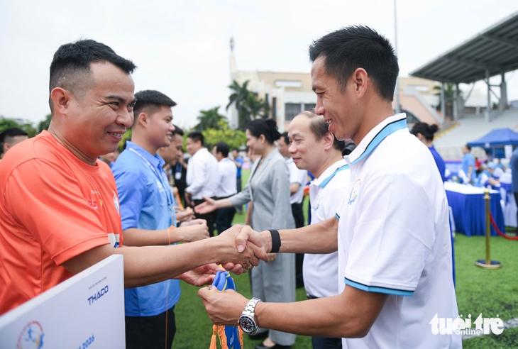 Cầu thủ Văn Quyết khuấy động Giải bóng đá công nhân, viên chức Việt Nam 2026 - Ảnh 6.