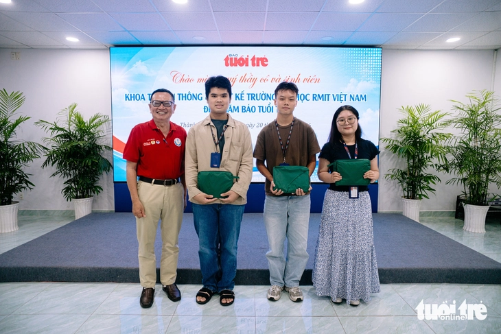 Sinh viên RMIT Việt Nam khám phá quy trình sản xuất tin quốc tế tại báo Tuổi Trẻ - Ảnh 9. báo Tuổi Trẻ - Ảnh 8.