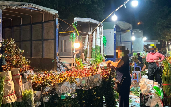 Chỉ tịch Hà Nội chỉ đạo kiểm tra vụ chợ 'chui' quy mô khủng hoạt động thâu đêm sau nghĩa trang  - Ảnh 4.