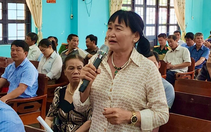 Xây cổng hoành tráng lấn đường; Có cần rút hết xăng A95 trước khi đổ E10? - Ảnh 3.