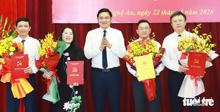 đảng ủy - Ảnh 1.