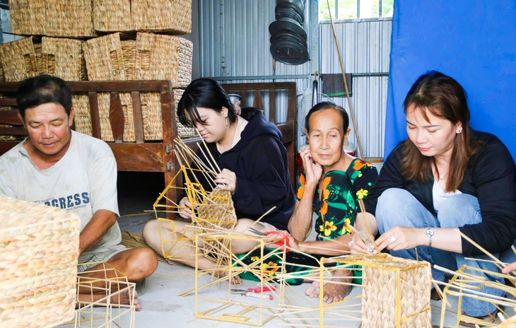 Lục bình lên đời thành món ngon trong nhà hàng đãi khách - Ảnh 4.