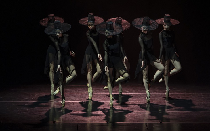 Ballet 'Gat' đến Việt Nam, biên đạo Hàn Quốc mong mũ gat nổi tiếng như nón lá   - Ảnh 8.