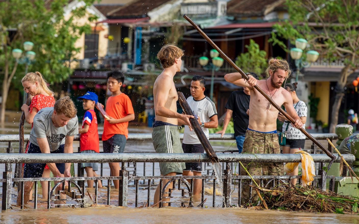Đà Nẵng bêu tên người xả rác trên loa phường: Đổ trộm rác để… đỡ đóng tiền vệ sinh môi trường? - Ảnh 4.