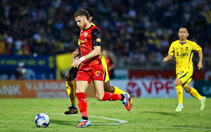 Đua trụ hạng V-League: Chỉ mành treo chuông - Ảnh 2.