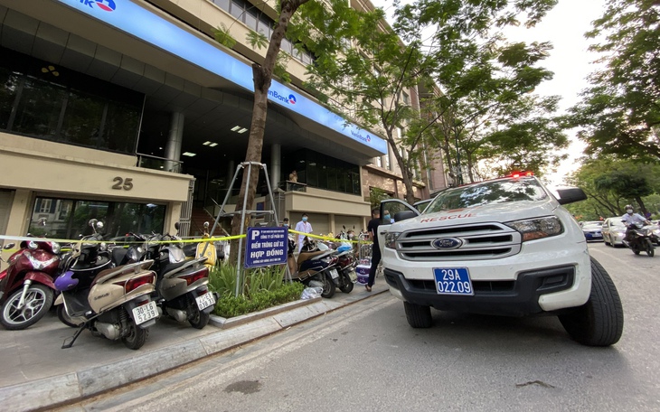 Hà Nội rào chắn trên cầu Đông Trù và 2 cầu vượt lớn ở nội đô để thi công các hạng mục - Ảnh 2.