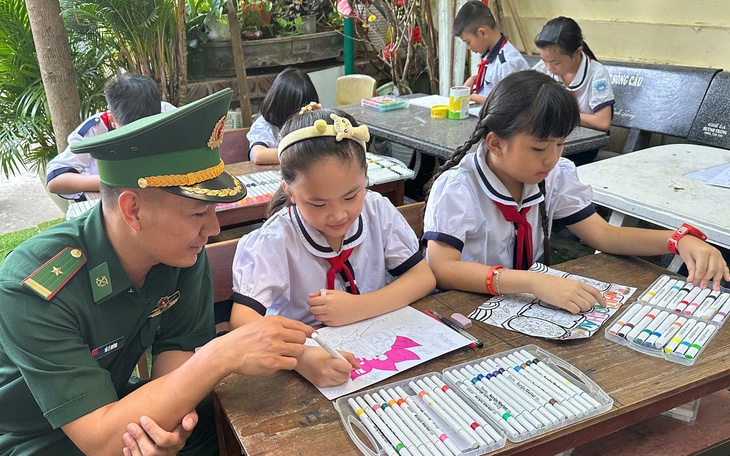 15 mùa cánh én bay cùng Đội - Ảnh 2.