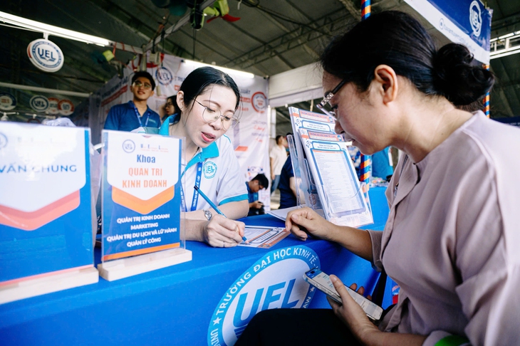 'Gỡ rối' trước giờ chốt nguyện vọng - Ảnh 2.
