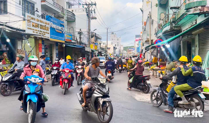 Xóa 'điểm nóng' lấn chiếm vỉa hè, lòng đường ở chợ An Thới, Phú Quốc - Ảnh 2.