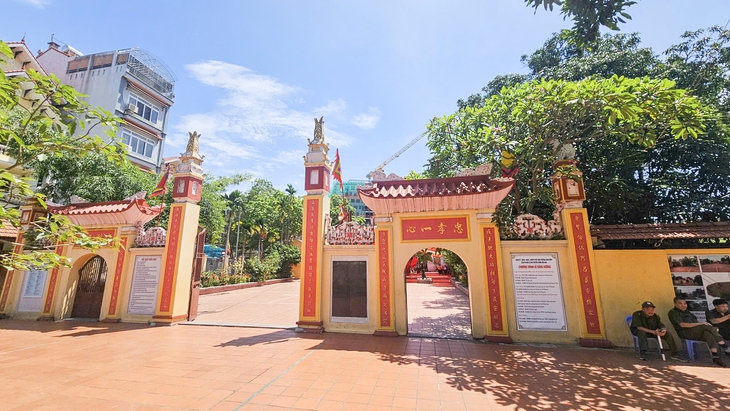 Ban tổ chức Giải bóng đá công nhân, viên chức Việt Nam dâng hương Đức Thánh Gióng - Ảnh 3. thánh gióng - Ảnh 3.