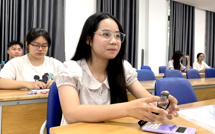 Thí sinh than đề thi đánh giá năng lực khó, ĐH Quốc gia TP.HCM nói gì? - Ảnh 2.