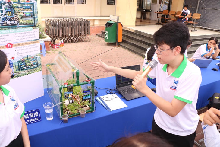 Học sinh 'đọ sức' lập trình robot, làm vườn rau thông minh, thiết kế nhà tiết kiệm năng lượng - Ảnh 3.