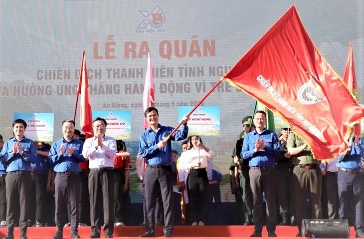 thanh niên tình nguyện - Ảnh 1.