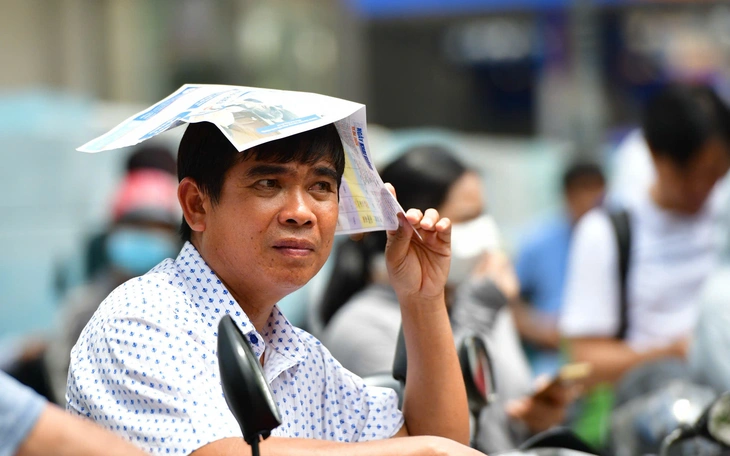 Nắng chói chang từ sớm, miền Bắc và miền Trung hôm nay có nơi trên 40 độ C - Ảnh 3.