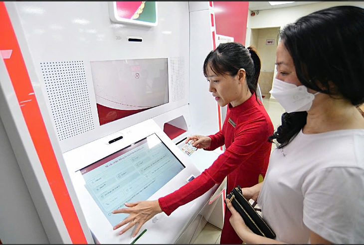 Ngân hàng cấp tập bảo vệ 'túi tiền' cho khách - Ảnh 1. ngân hàng - Ảnh 1.