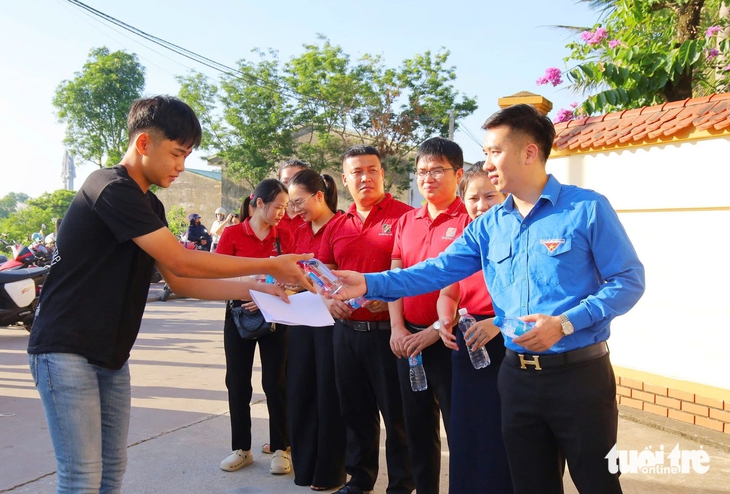 lớp 10 - Ảnh 1.