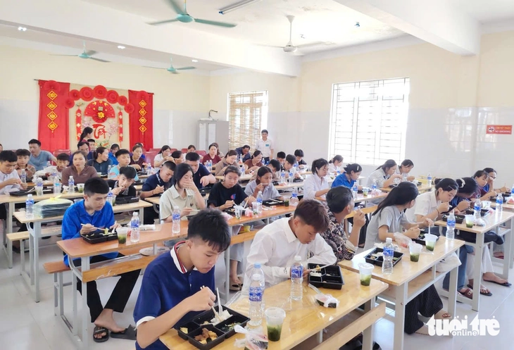 tiếp sức - Ảnh 6.