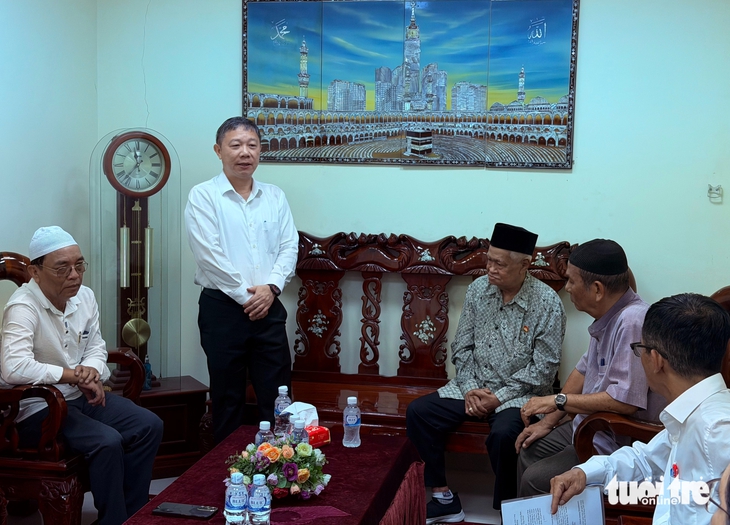 Lãnh đạo TP.HCM chúc mừng cộng đồng Hồi giáo nhân Đại lễ Raya Idil Adha 1447 - Ảnh 1. cộng đồng Hồi giáo - Ảnh 1.
