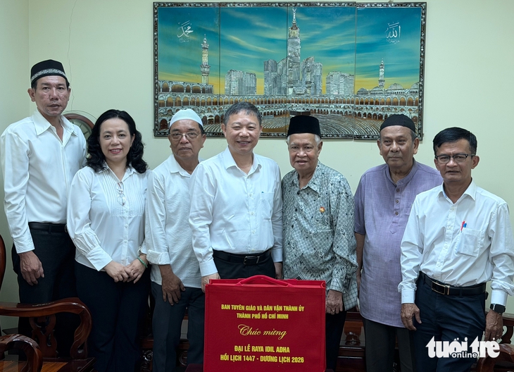 Lãnh đạo TP.HCM chúc mừng cộng đồng Hồi giáo nhân Đại lễ Raya Idil Adha 1447 - Ảnh 4. cộng đồng Hồi giáo - Ảnh 4.
