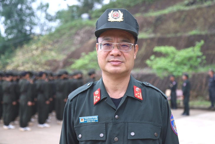 Tân binh công an mồ côi cha mẹ: 'Tôi không còn đơn độc trong quân ngũ' - Ảnh 5.