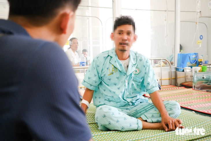 Nghi ngộ độc bánh mì tại Gia Lai: Chủ tiệm bánh mì cũng nhập viện cùng 74 người khác - Ảnh 1.