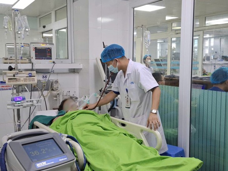 Đi làm đồng bị sốc nhiệt do nắng nóng, khiến hôn mê sâu, tiên lượng xấu - Ảnh 3.