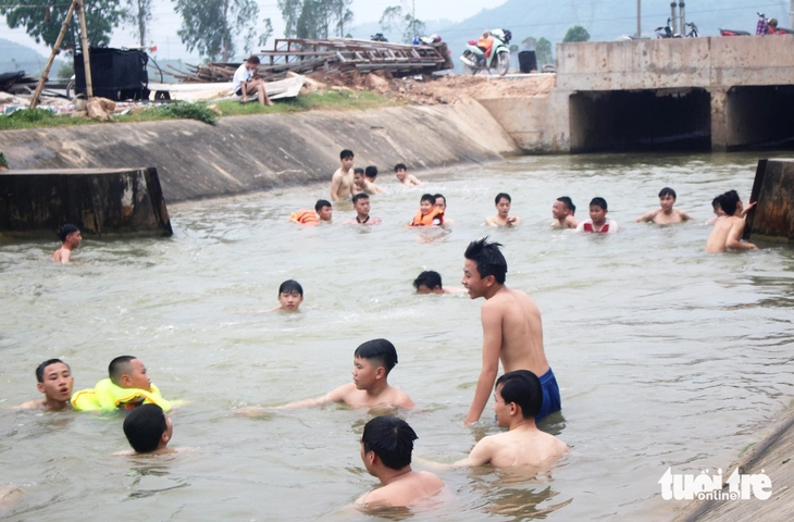 trốn nắng - Ảnh 13.