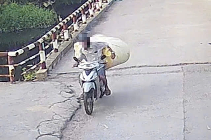 vứt rác - Ảnh 1.