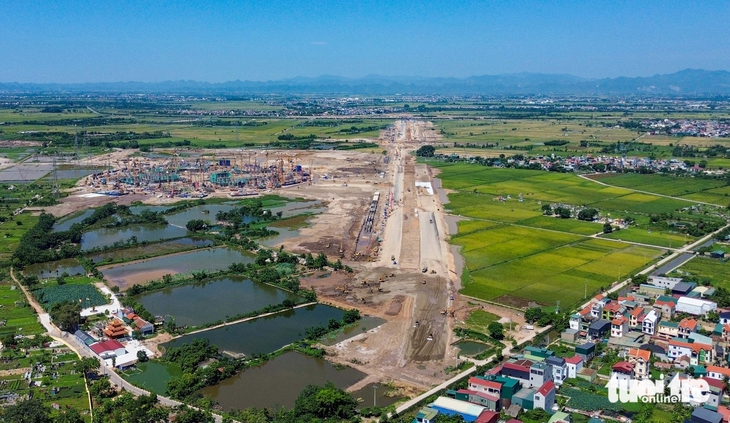 sân vận động - Ảnh 2.