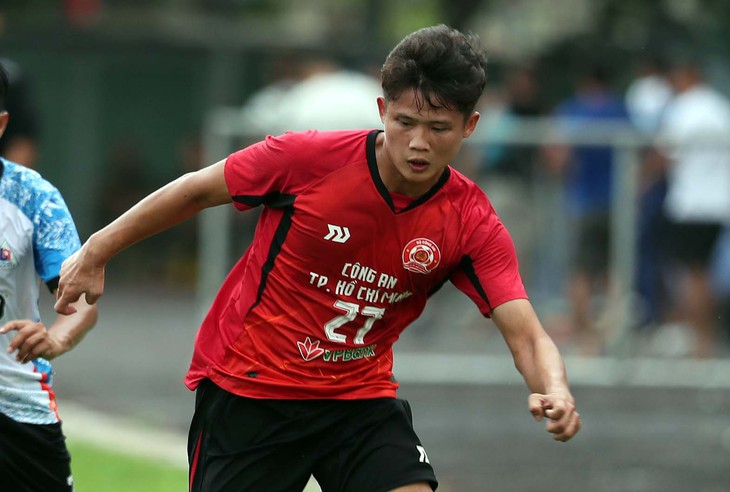 Cựu tiền đạo U23 Việt Nam lập cú đúp ở Đại hội TDTT TP.HCM - Ảnh 1.