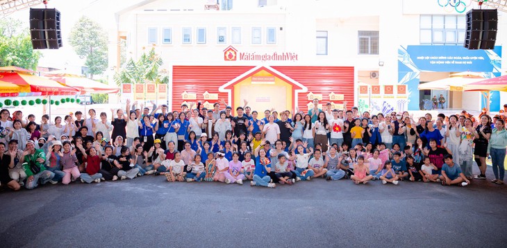 Mái ấm gia đình Việt “tái ngộ” xứ Nghệ, thắp sáng ước mơ cho những em nhỏ có hoàn cảnh khó khăn - Ảnh 2. Mái ấm gia đình Việt - Ảnh 2.