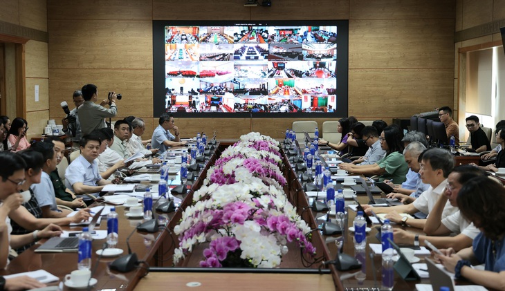 Sinh viên y tế dự phòng, công cộng, dinh dưỡng được hỗ trợ học phí, cấp học bổng - Ảnh 1. Từ 1-7: Thay đổi cách chống dịch; sinh viên y học dự phòng được cấp học bổng - Ảnh 1.