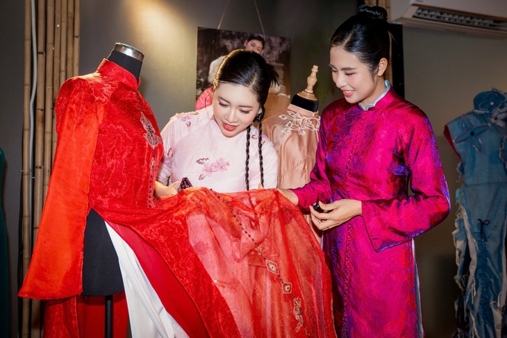 Cao Minh Tiến, Ngọc Hân tôn vinh áo dài, áo ta - Ảnh 3. Cao Minh Tiến, Ngọc Hân tôn vinh áo dài, áo ta - Ảnh 3.