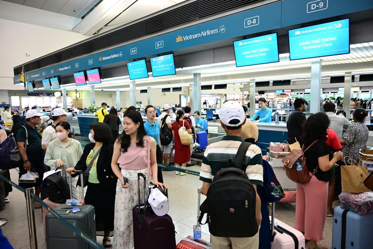 Cục Hàng không siết khiếu nại; ACV cảnh báo thất lạc, cầm nhầm vali mùa du lịch hè - Ảnh 1.